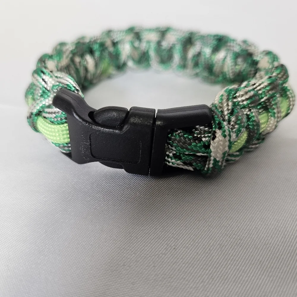 Handmade Green 550 Paracord Bracelet‎ Size 8
